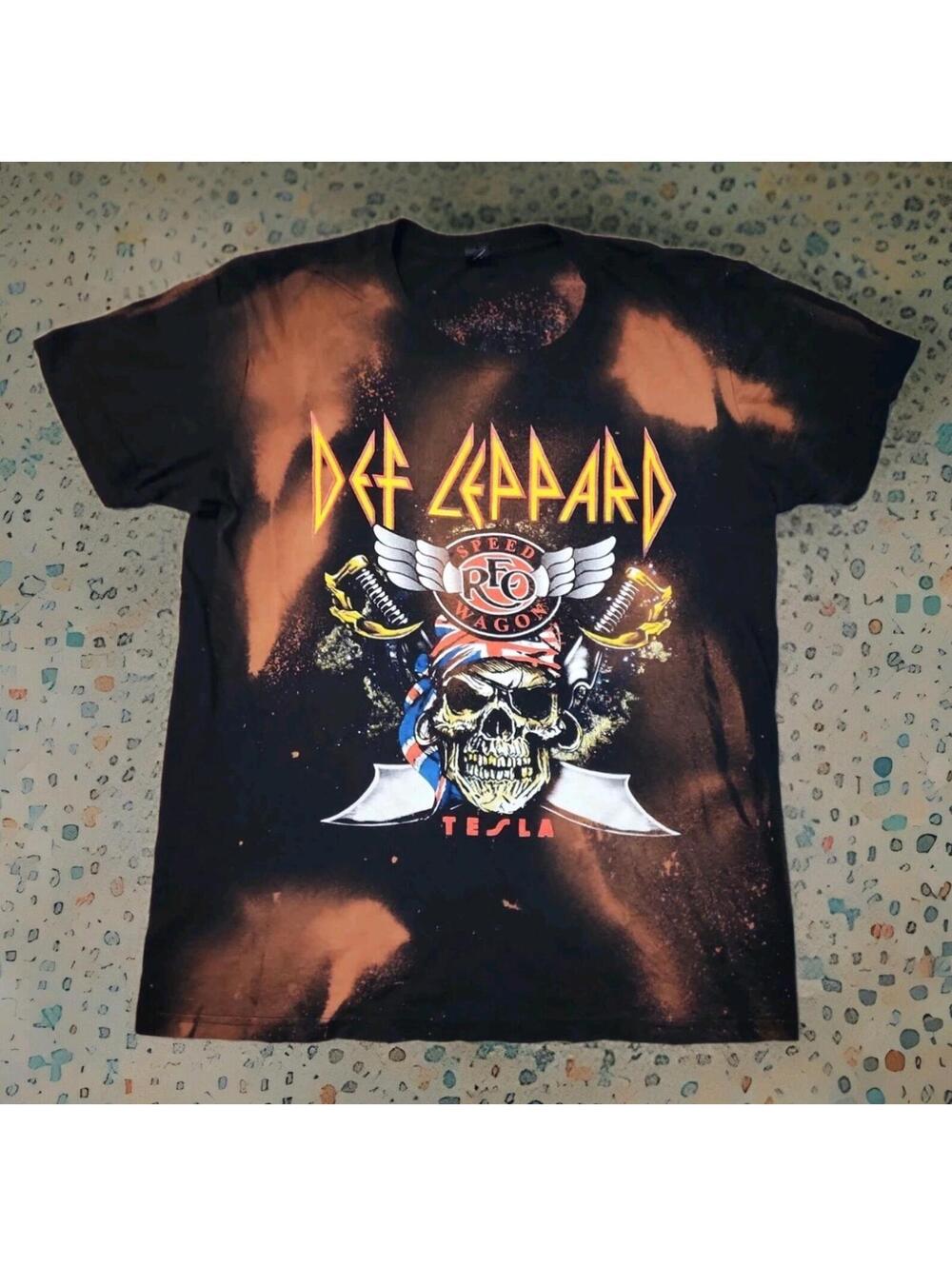 Def Leppard tour t-shirt featuring graphics for Tesla and REO Speedwagon (091)